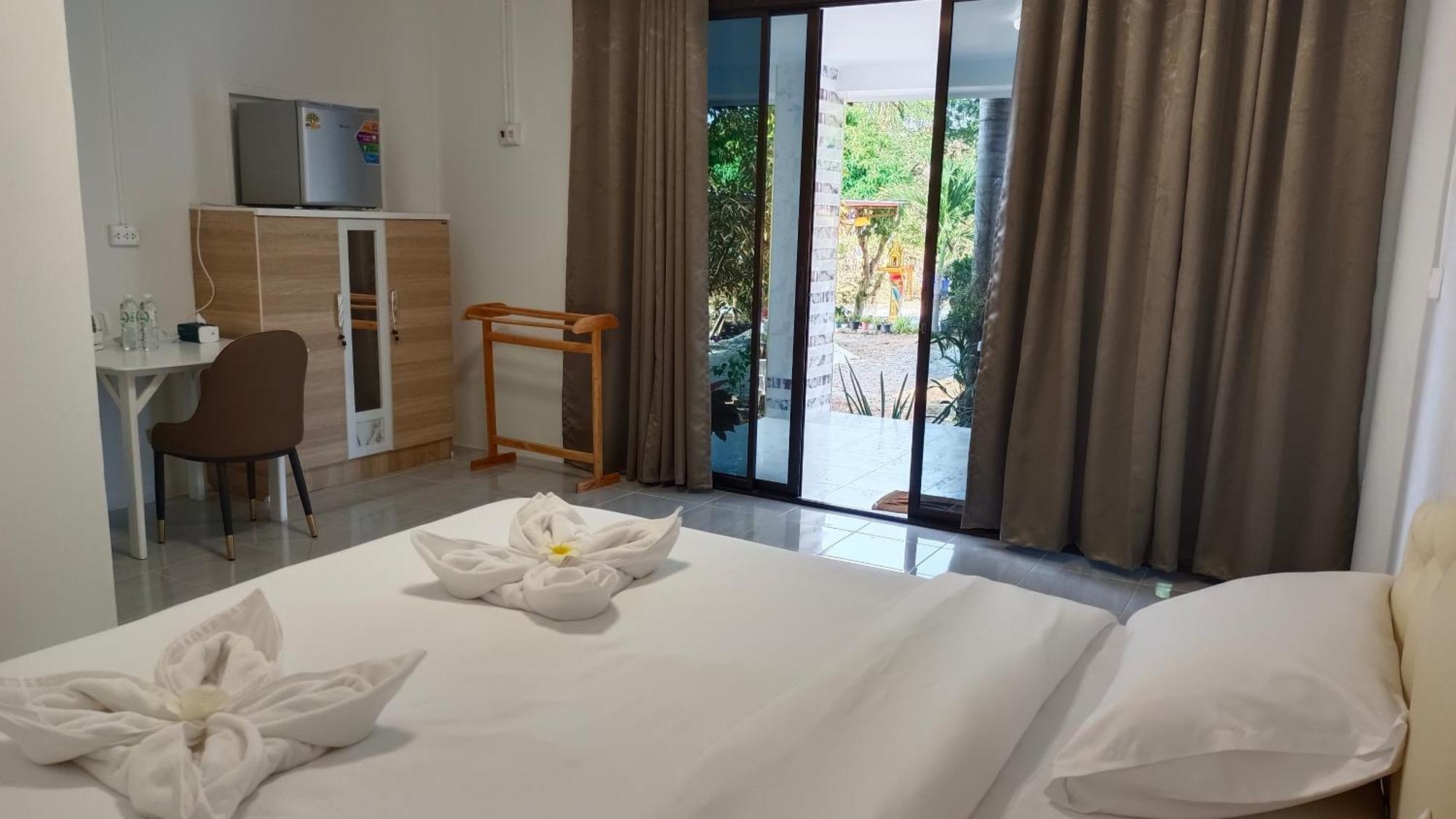 Batikseafood Airport & Room Ban Bo Sai Klang Exterior photo